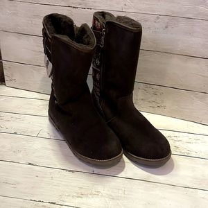 Gorgeous NIB Lamo Boots